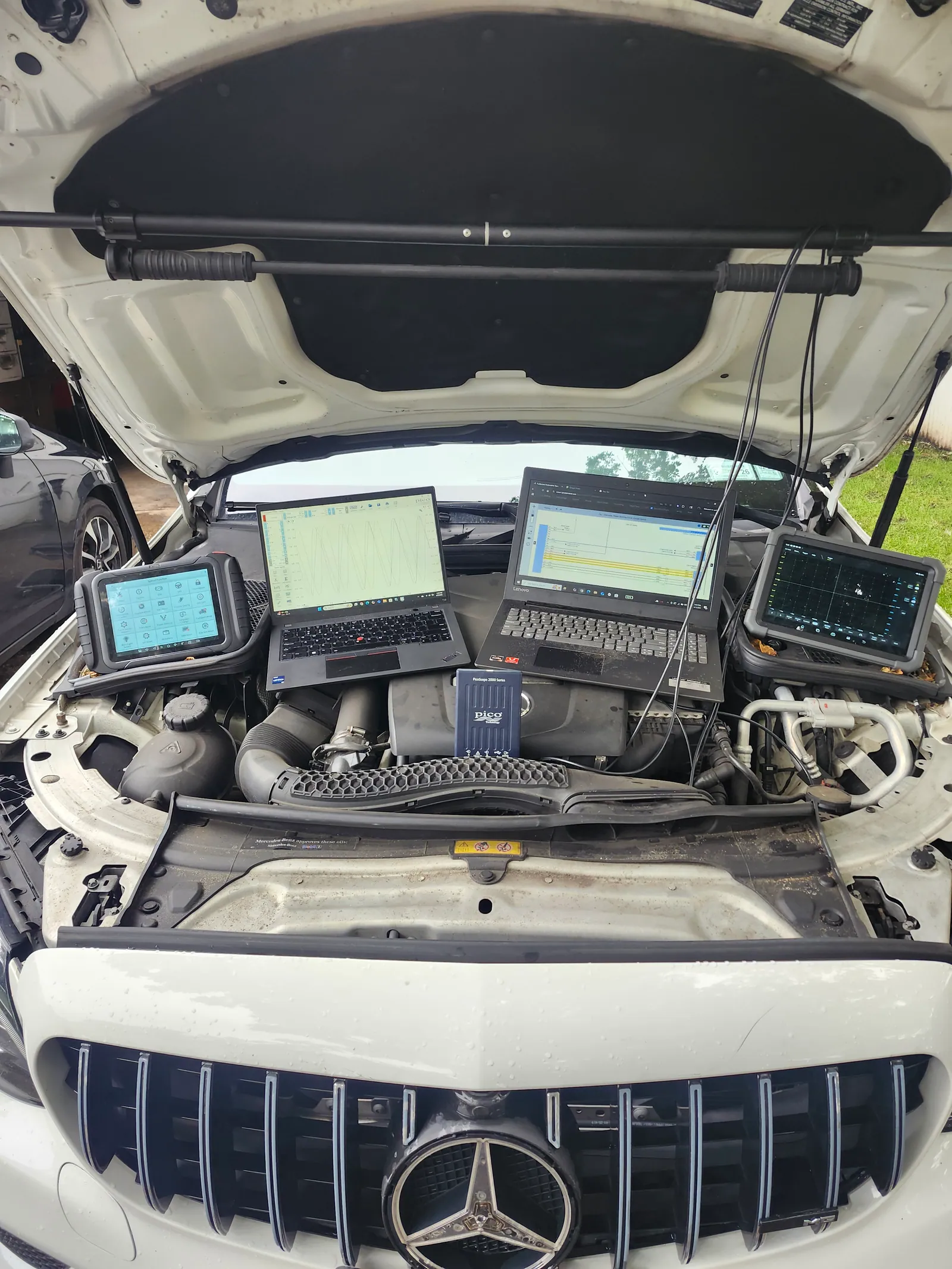 Mercedes-Benz M276 engine diagnostic session with professional scan tools