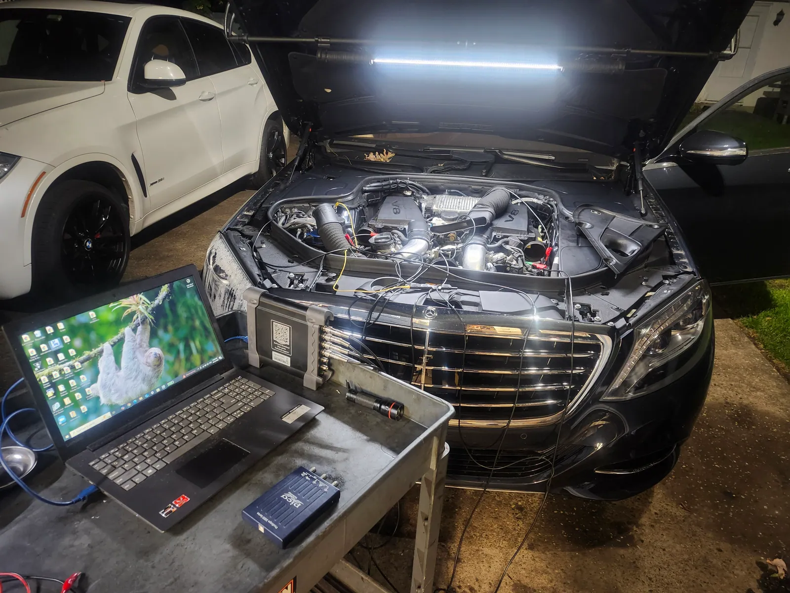 Mercedes-Benz diagnostic — second view with additional test equipment